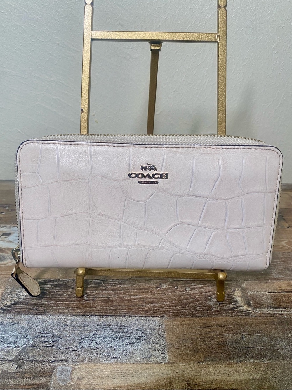 Coach Beige Croc-Embossed
Leather Wallet